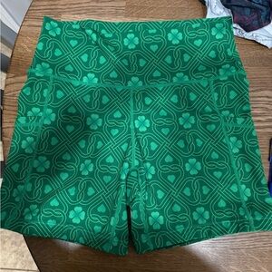Constantly Varied Gear Green Clover Athletic Shorts Celtic knots 5” size M